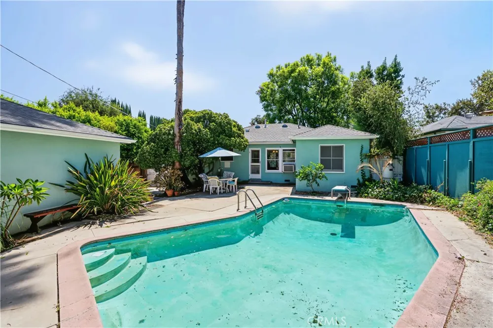 16839 Margate Street Encino, CA 91436