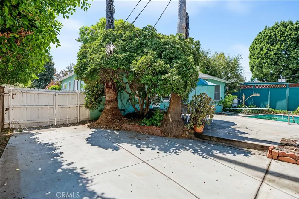 16839 Margate Street Encino, CA 91436