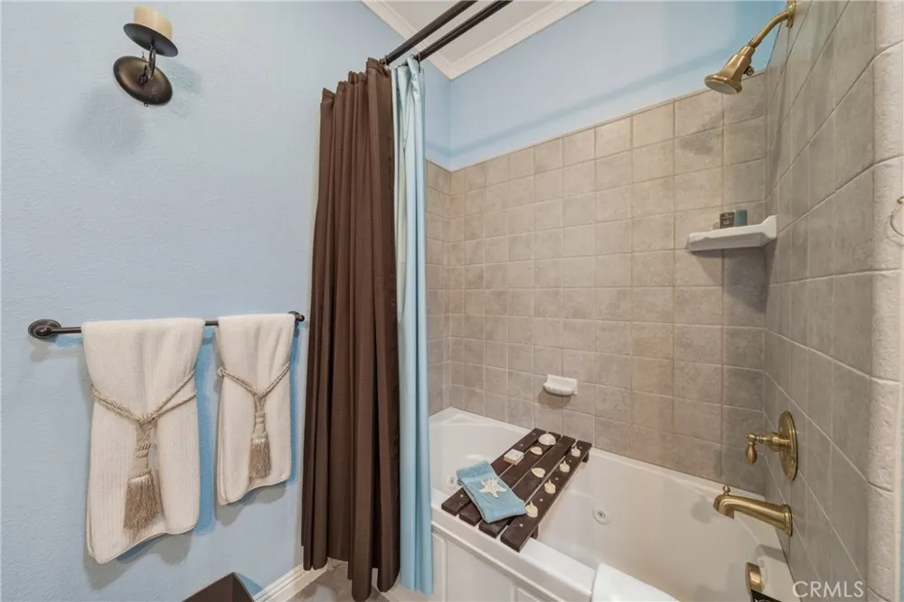 7741 Al Lucerne, CA 95443
