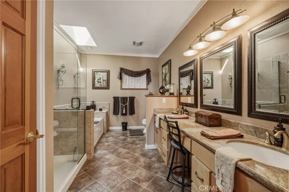 7741 Al Lucerne, CA 95443