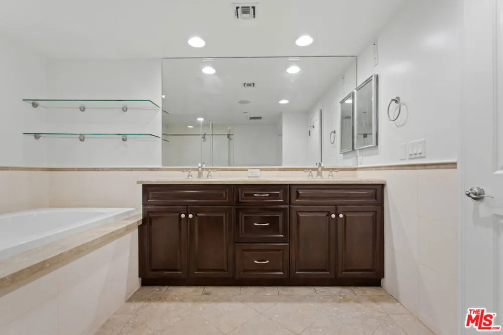 1529 S Beverly Drive #5 Los Angeles, CA 90035