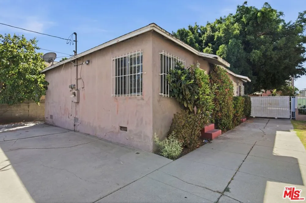 2544 Thurman Avenue Los Angeles, CA 90016