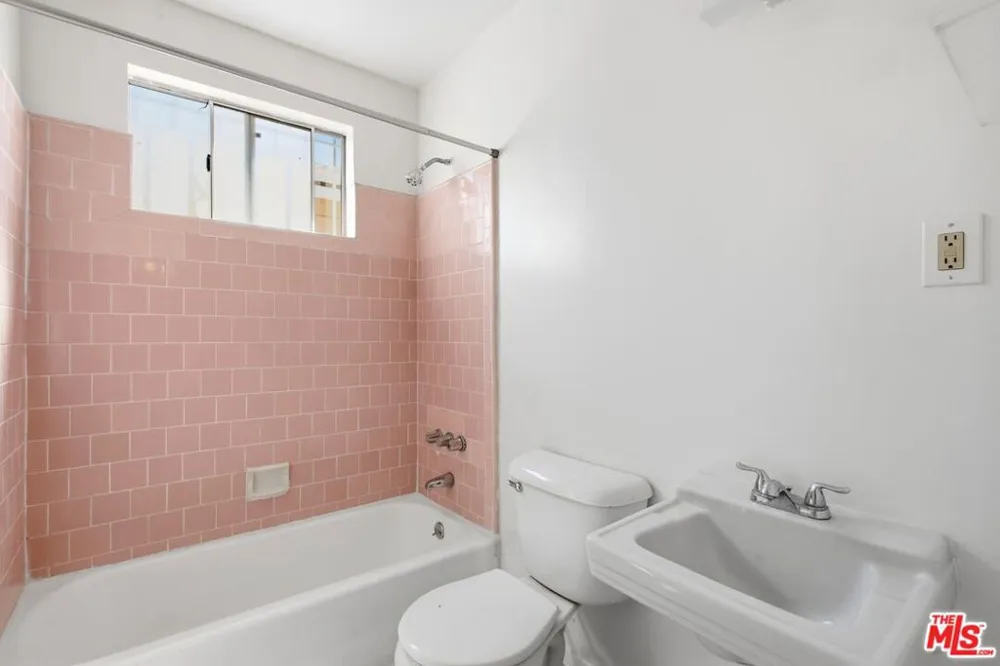 2544 Thurman Avenue Los Angeles, CA 90016