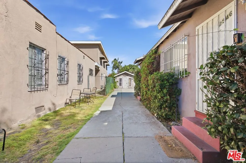 2544 Thurman Avenue Los Angeles, CA 90016