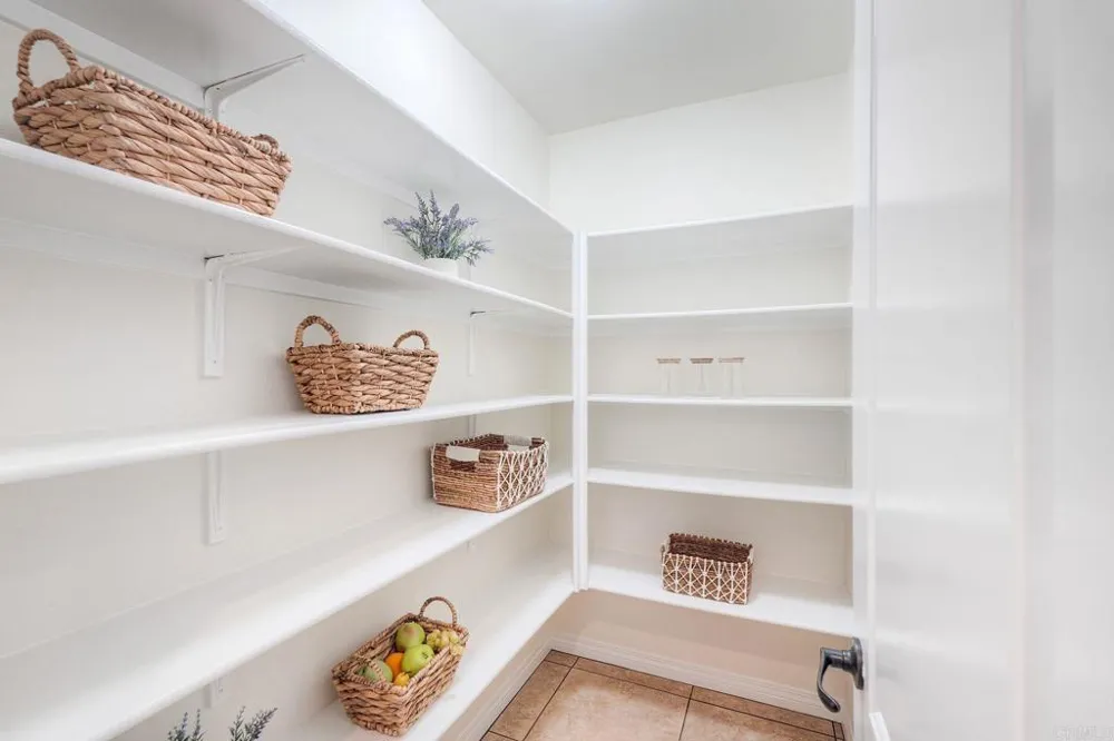 629 Amarra Lane Vista, CA 92083
