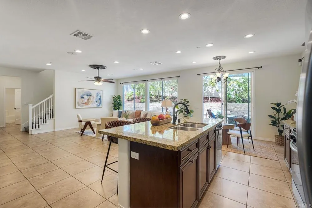 629 Amarra Lane Vista, CA 92083
