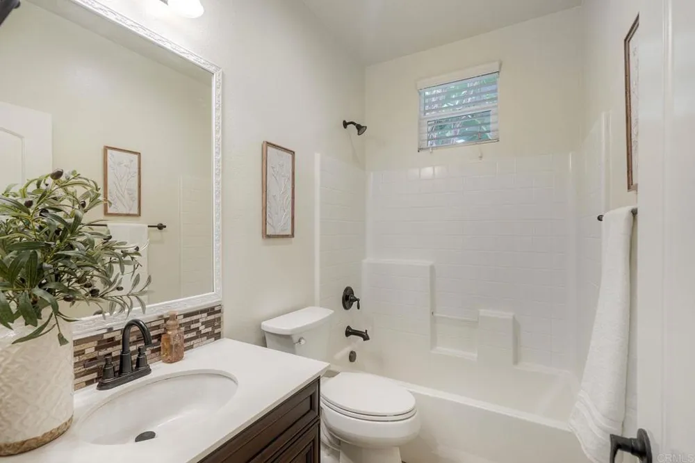 629 Amarra Lane Vista, CA 92083