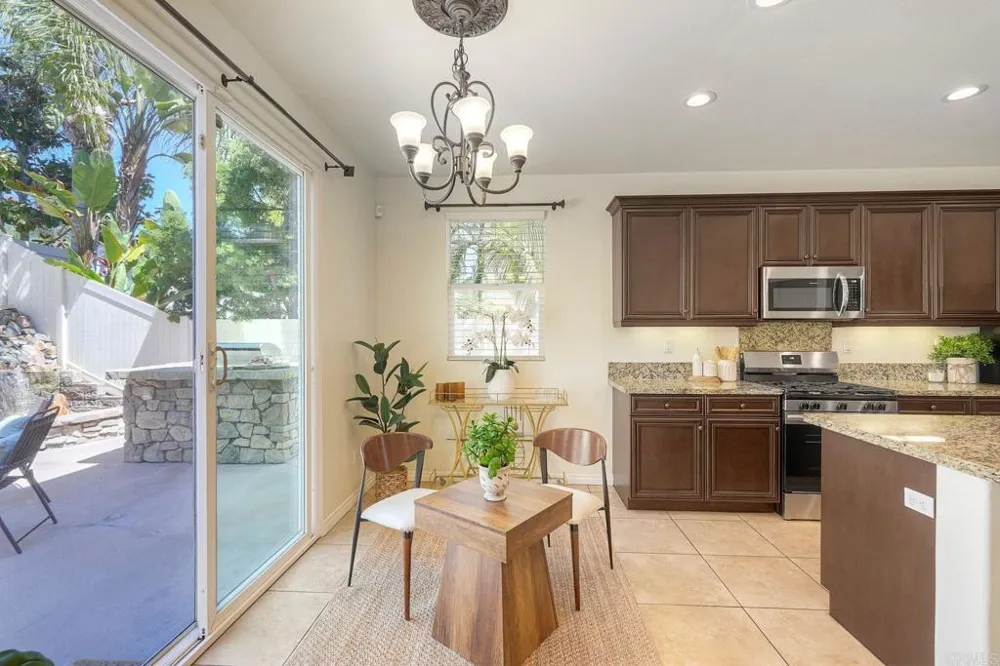 629 Amarra Lane Vista, CA 92083