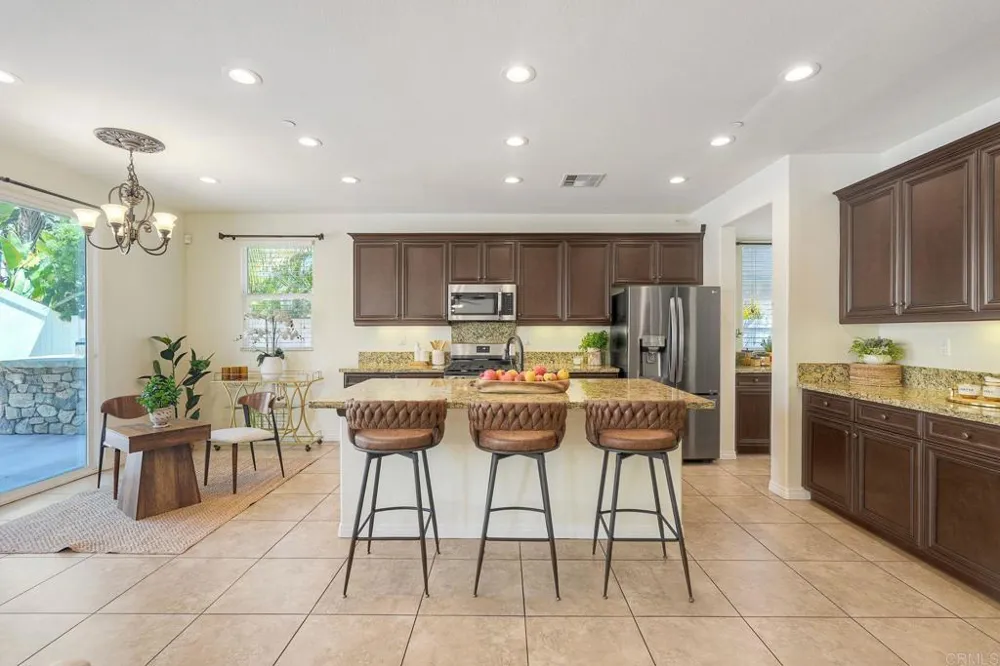 629 Amarra Lane Vista, CA 92083