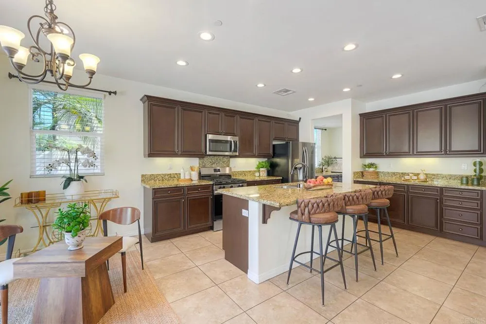 629 Amarra Lane Vista, CA 92083