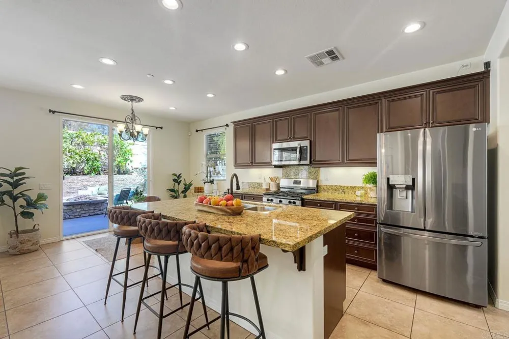 629 Amarra Lane Vista, CA 92083