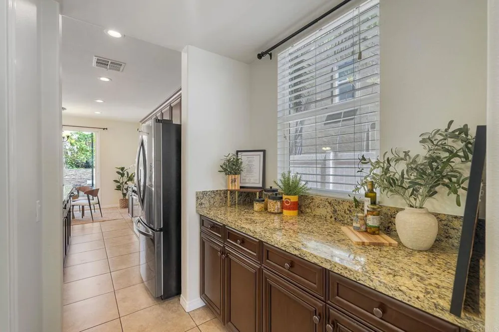 629 Amarra Lane Vista, CA 92083
