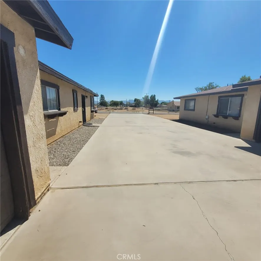 15430 Straight Arrow Apple Valley, CA 92307