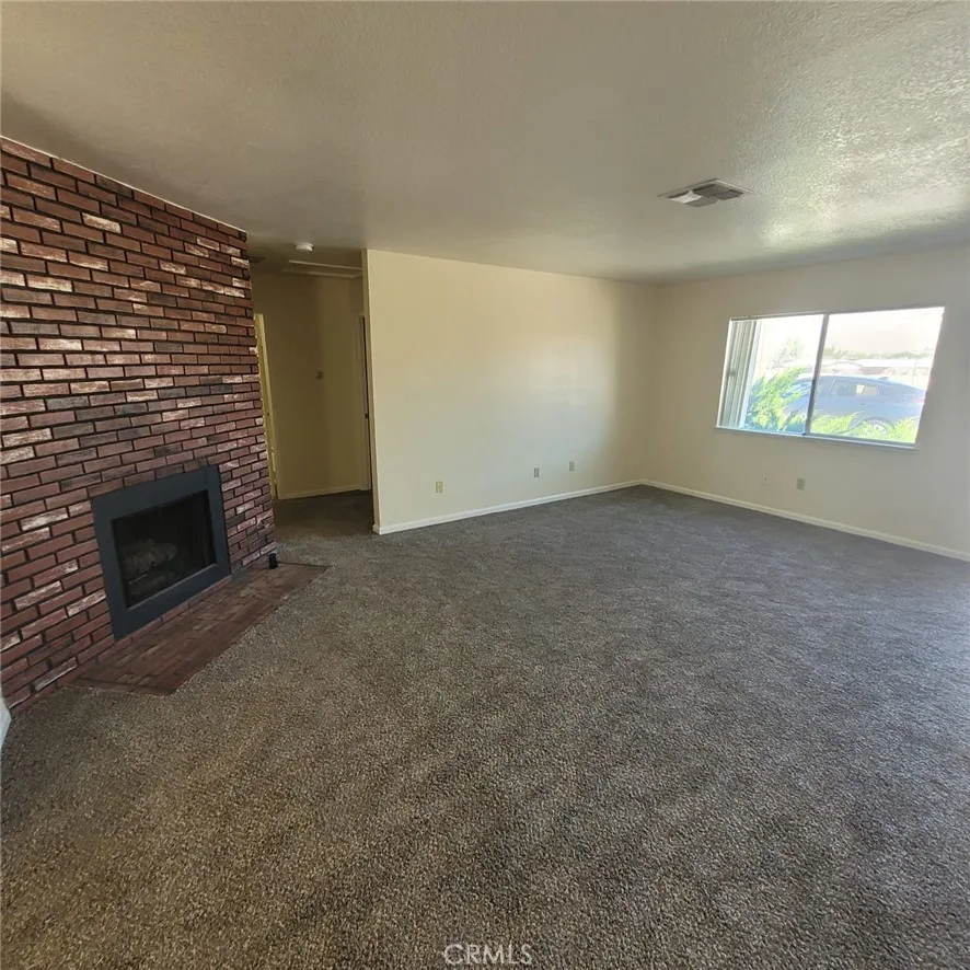 15430 Straight Arrow Apple Valley, CA 92307