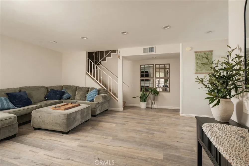 8350 Burnet #9 North Hills, CA 91343