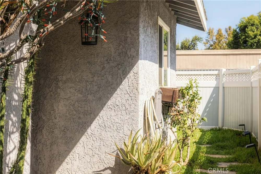 8350 Burnet #9 North Hills, CA 91343