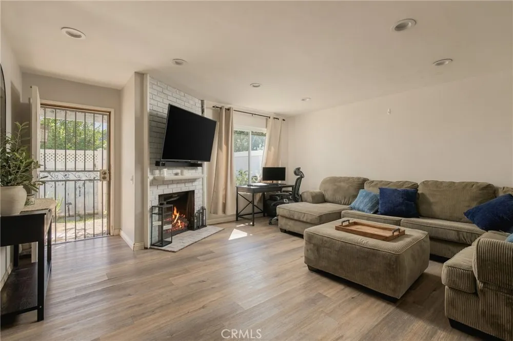8350 Burnet #9 North Hills, CA 91343
