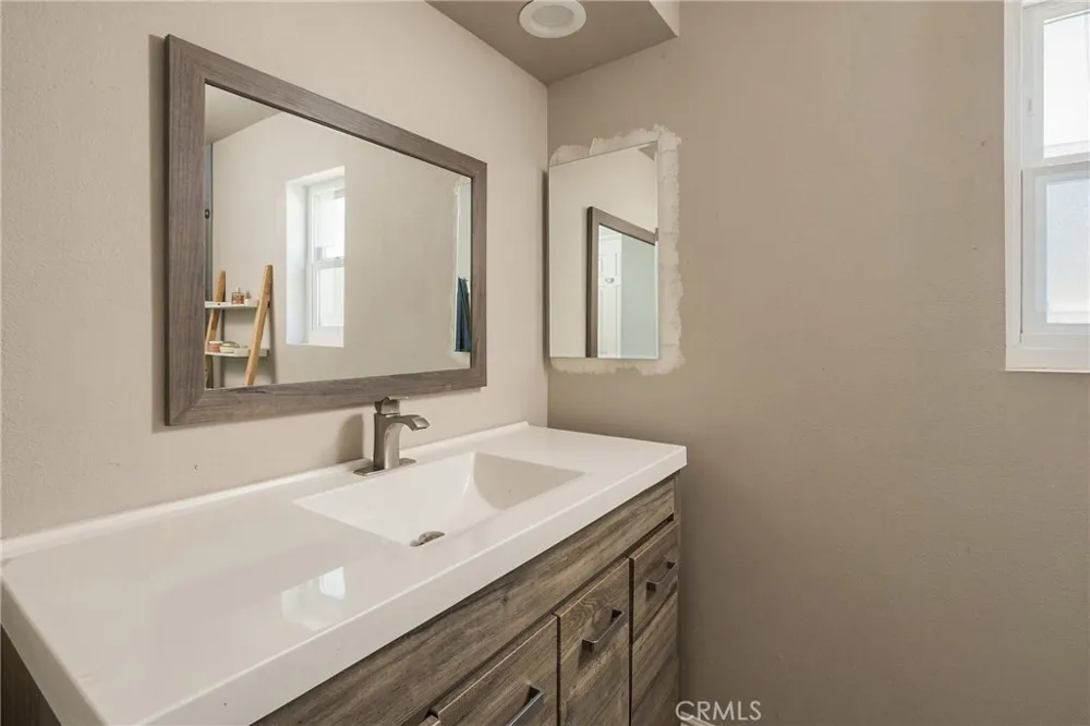 8350 Burnet #9 North Hills, CA 91343