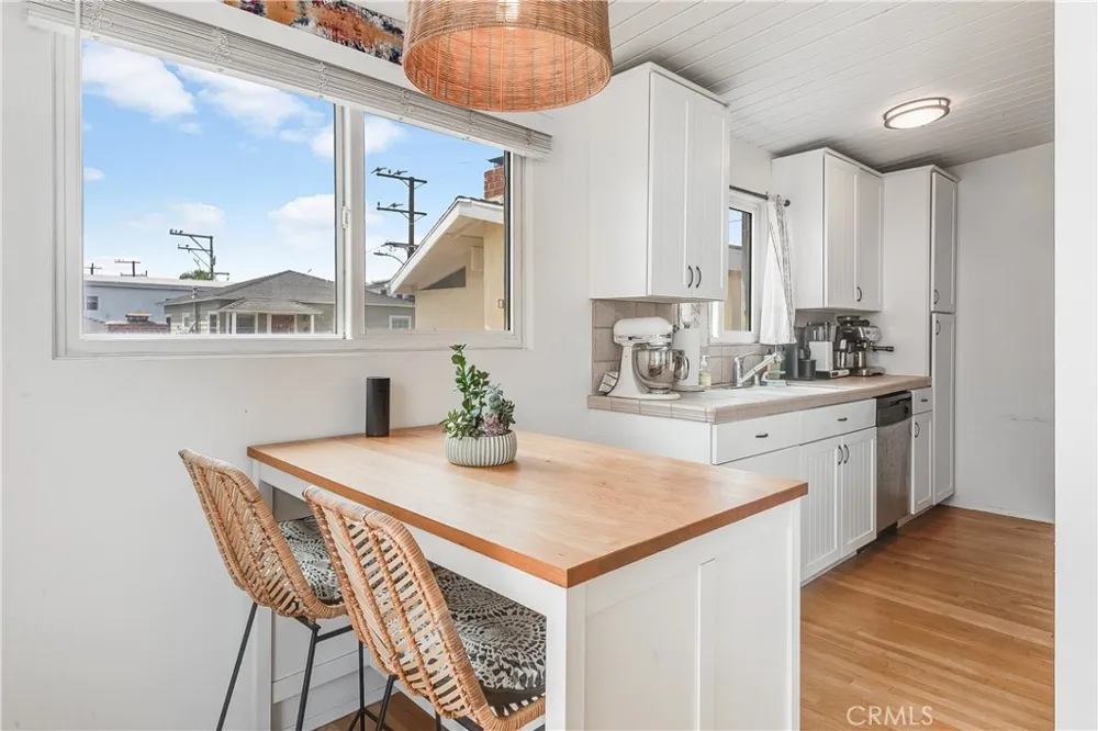 447 30th Hermosa Beach, CA 90254