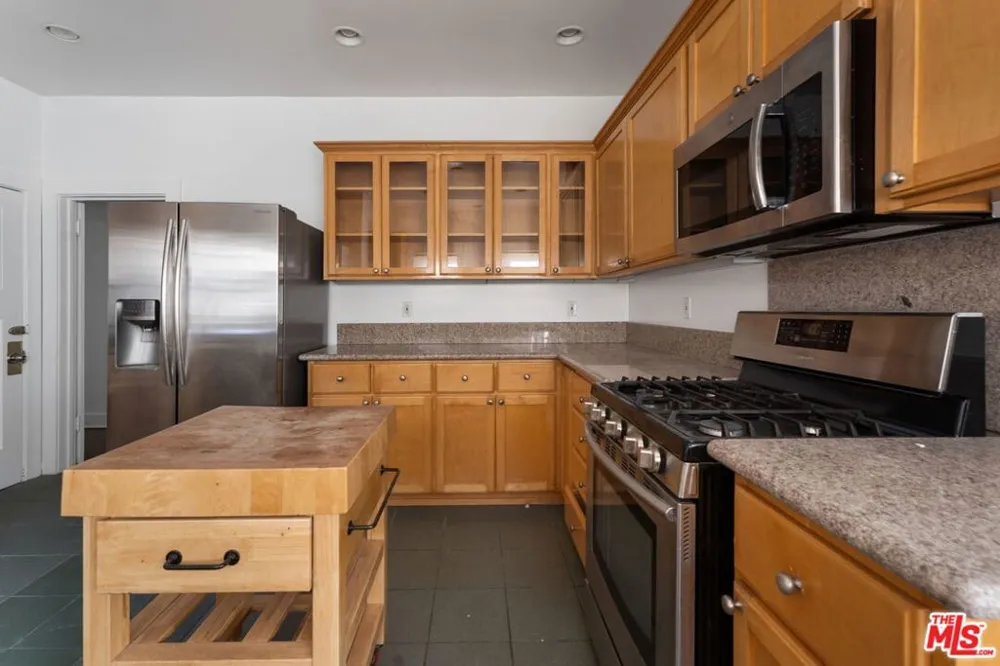 177 Sycamore Avenue Los Angeles, CA 90036