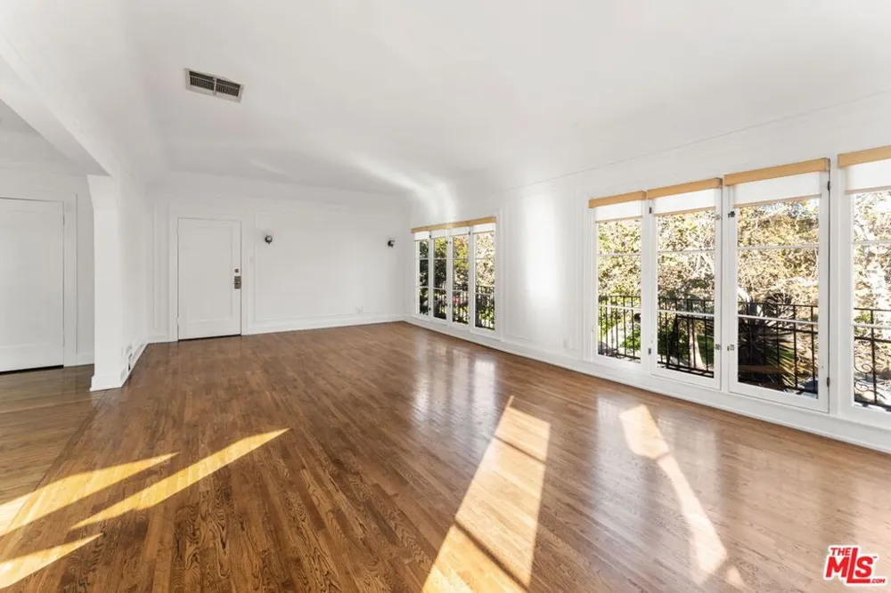 177 Sycamore Avenue Los Angeles, CA 90036