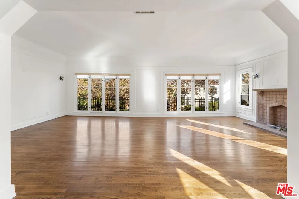 177 Sycamore Avenue Los Angeles, CA 90036