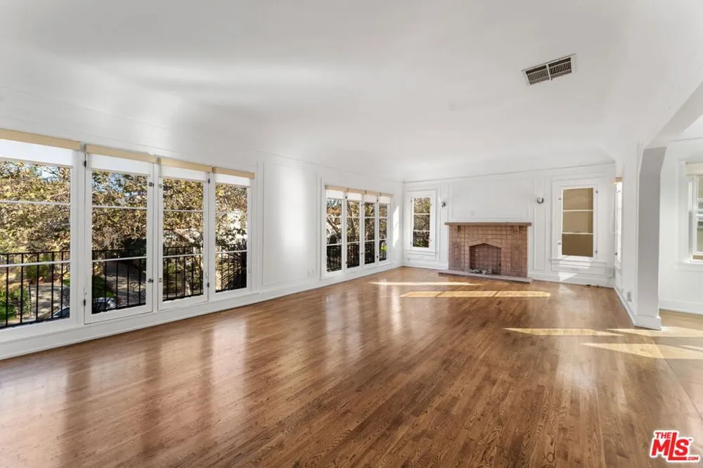 177 Sycamore Avenue Los Angeles, CA 90036