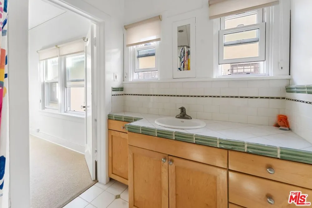177 Sycamore Avenue Los Angeles, CA 90036