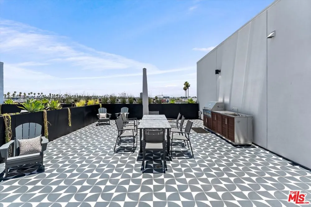 904 S New Hampshire Avenue #302 Los Angeles, CA 90006