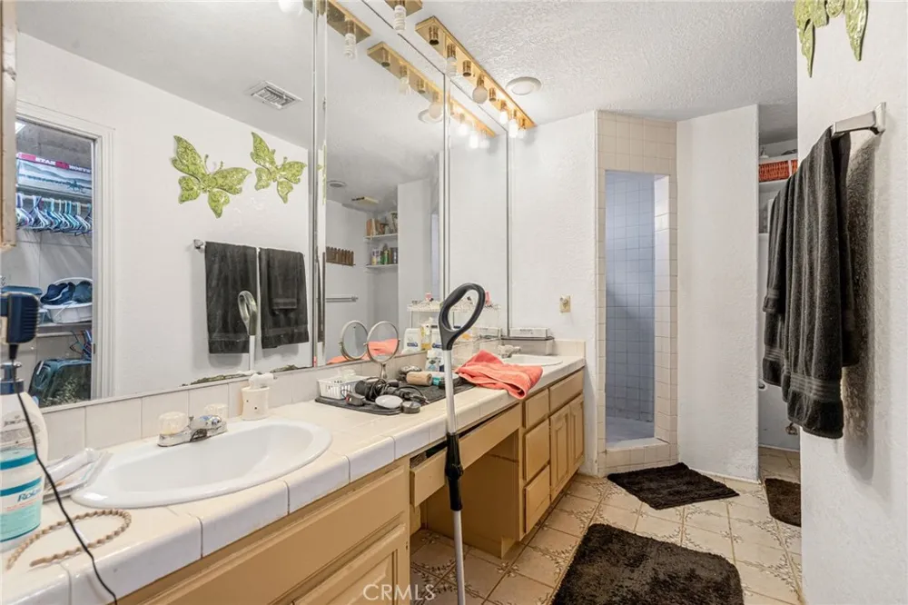 27040 Ventura Drive Cathedral City, CA 92234