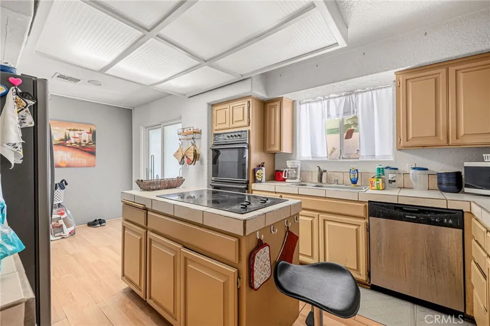 27040 Ventura Drive Cathedral City, CA 92234