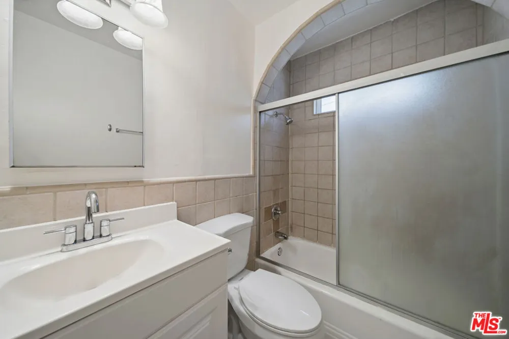 7209 Willoughby Avenue #3 Los Angeles, CA 90046