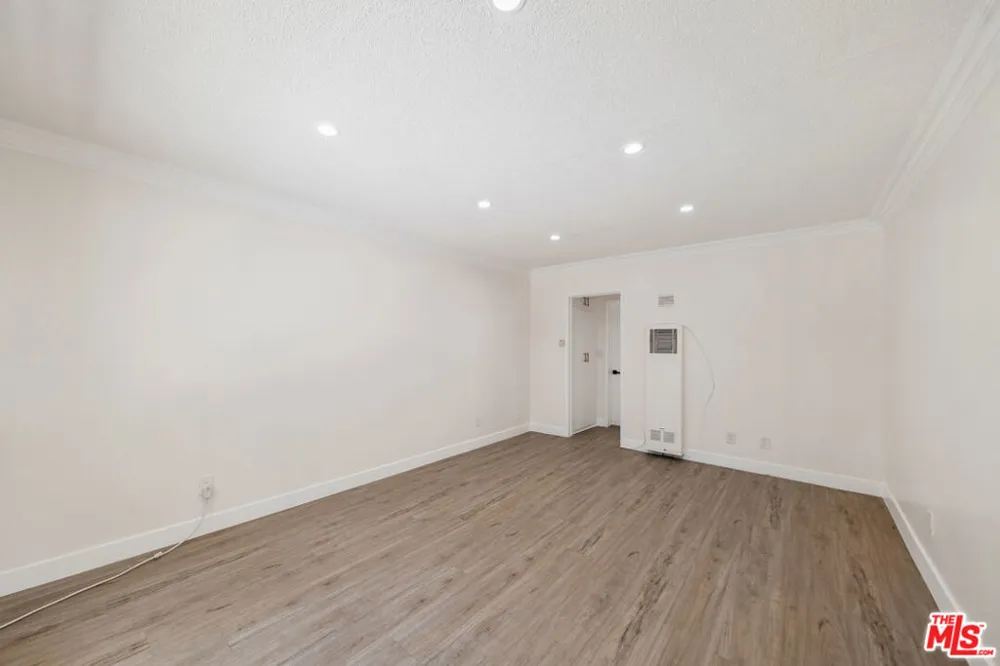 7209 Willoughby Avenue #3 Los Angeles, CA 90046