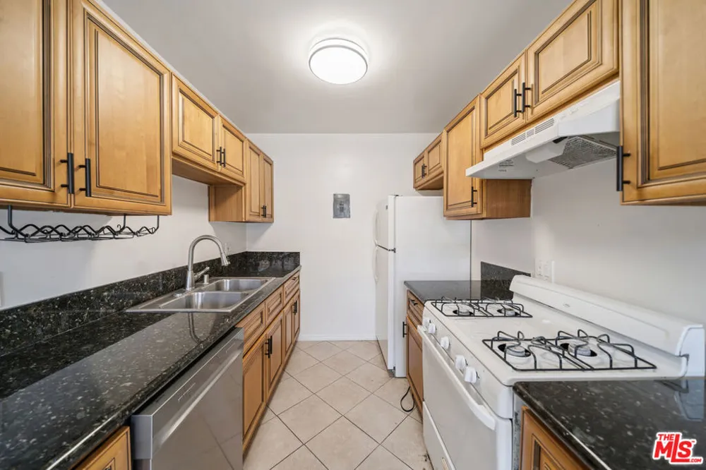 7209 Willoughby Avenue #8 Los Angeles, CA 90046