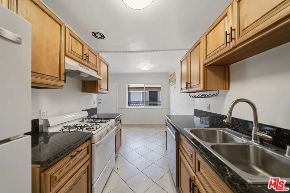 7209 Willoughby Avenue #8 Los Angeles, CA 90046