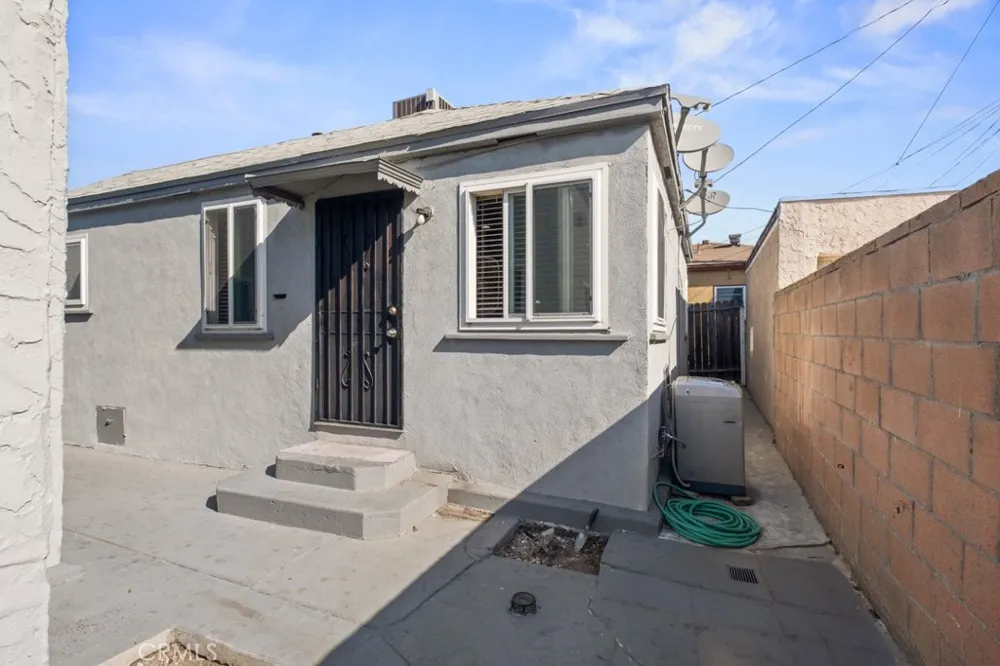 221 W Hillcrest Boulevard Inglewood, CA 90301