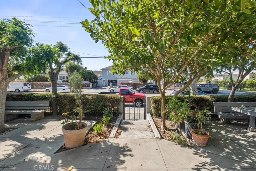 221 W Hillcrest Boulevard Inglewood, CA 90301