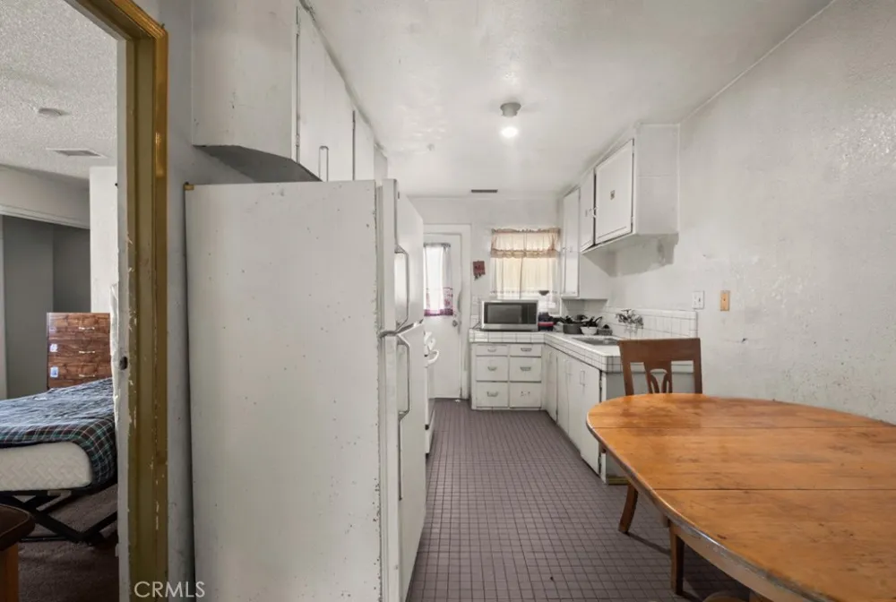 221 W Hillcrest Boulevard Inglewood, CA 90301