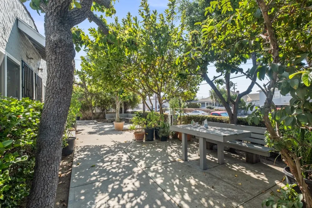 221 W Hillcrest Boulevard Inglewood, CA 90301