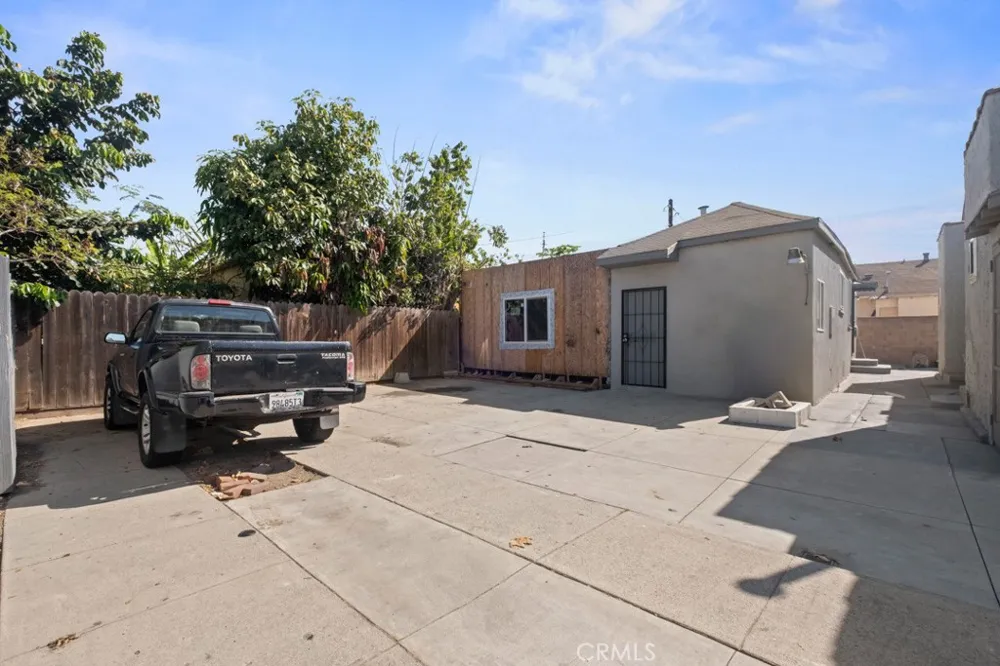 221 W Hillcrest Boulevard Inglewood, CA 90301