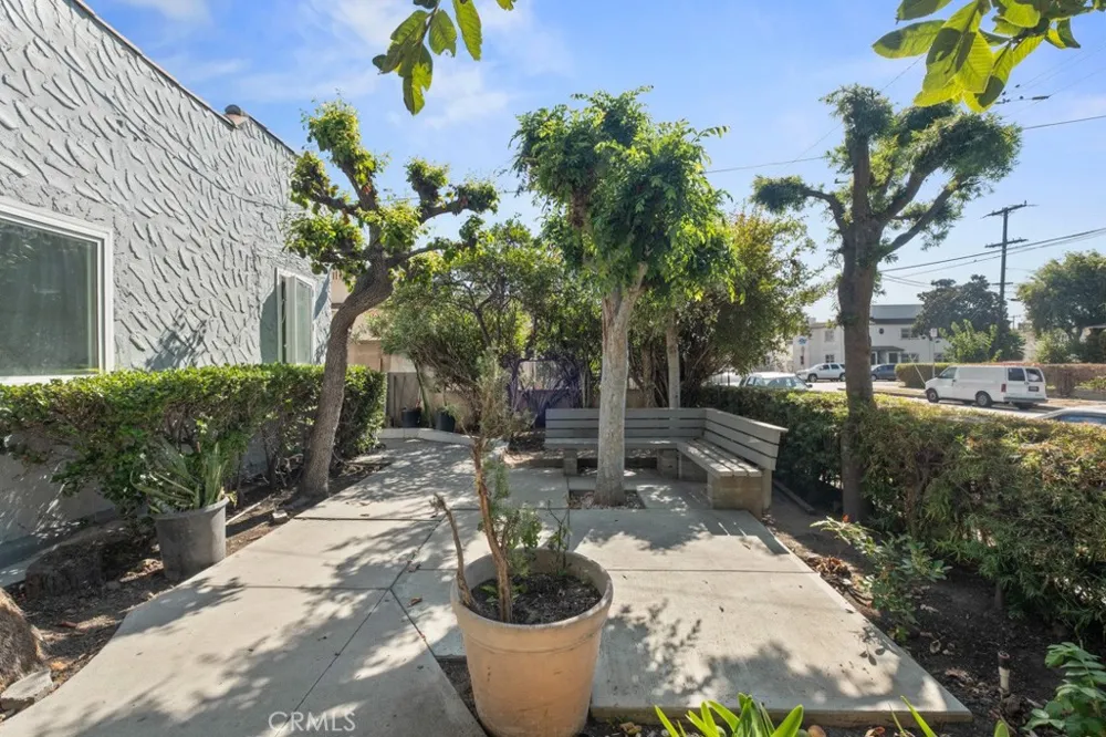 221 W Hillcrest Boulevard Inglewood, CA 90301