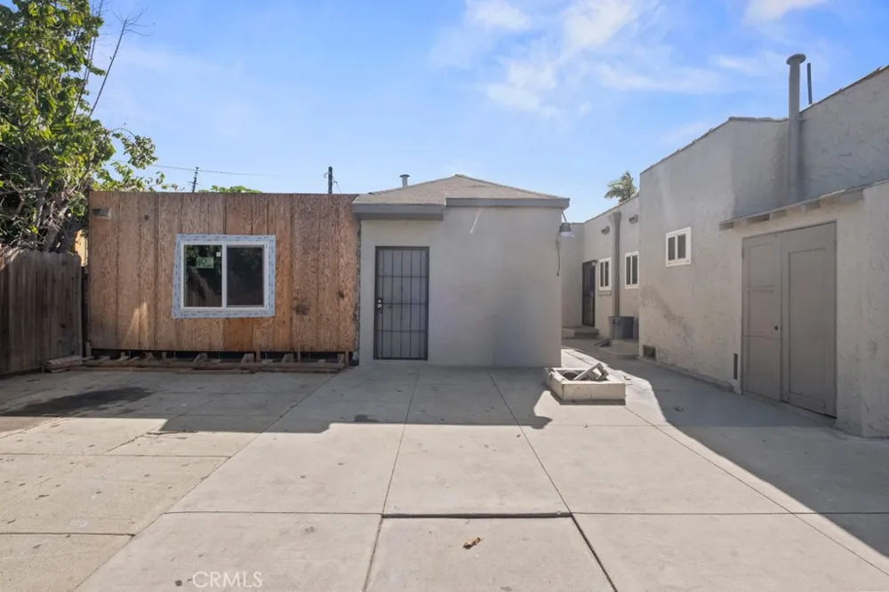 221 W Hillcrest Boulevard Inglewood, CA 90301