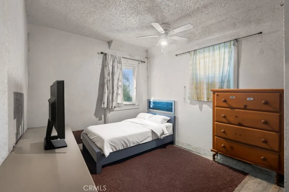 221 W Hillcrest Boulevard Inglewood, CA 90301