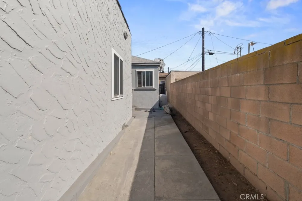 221 W Hillcrest Boulevard Inglewood, CA 90301