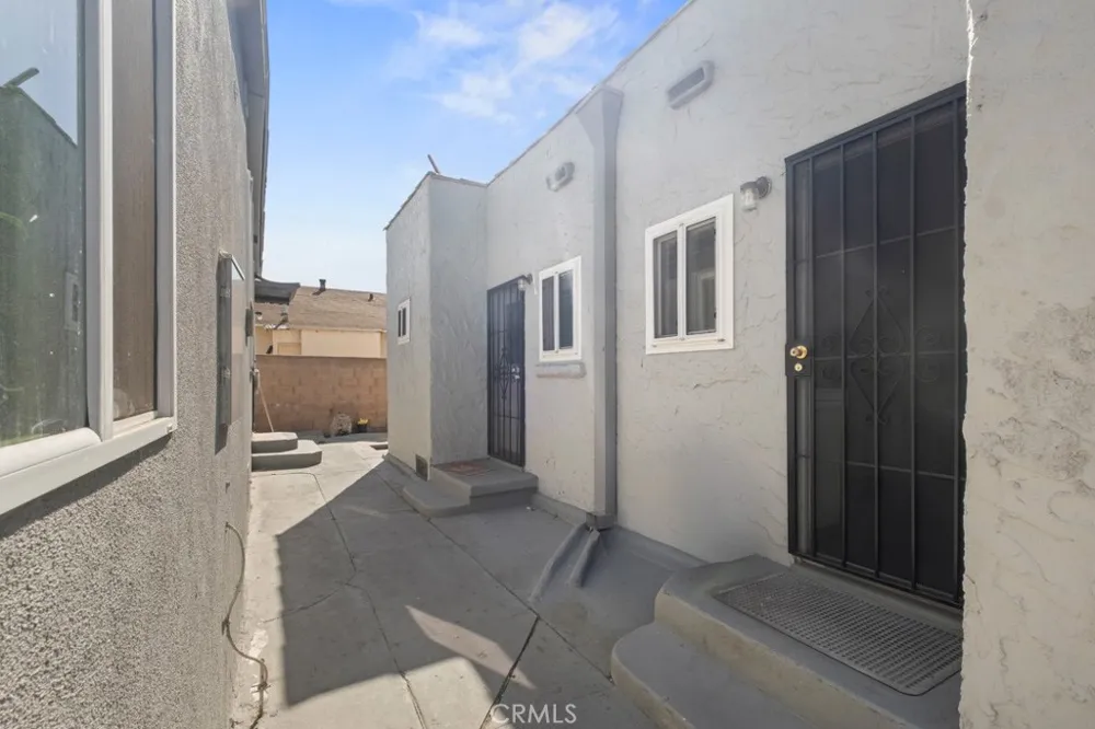 221 W Hillcrest Boulevard Inglewood, CA 90301