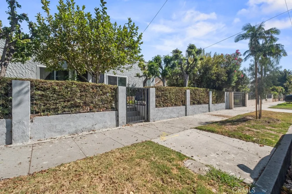 221 W Hillcrest Boulevard Inglewood, CA 90301
