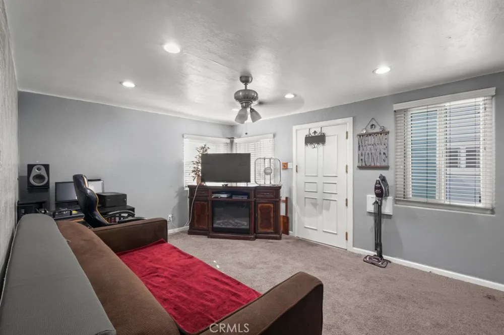 221 W Hillcrest Boulevard Inglewood, CA 90301