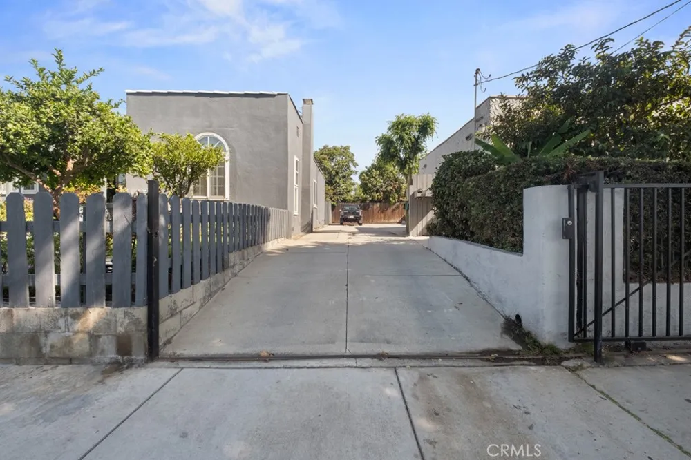 221 W Hillcrest Boulevard Inglewood, CA 90301