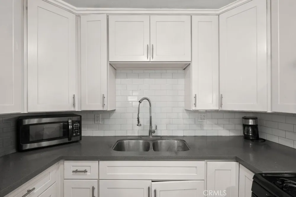 221 W Hillcrest Boulevard Inglewood, CA 90301