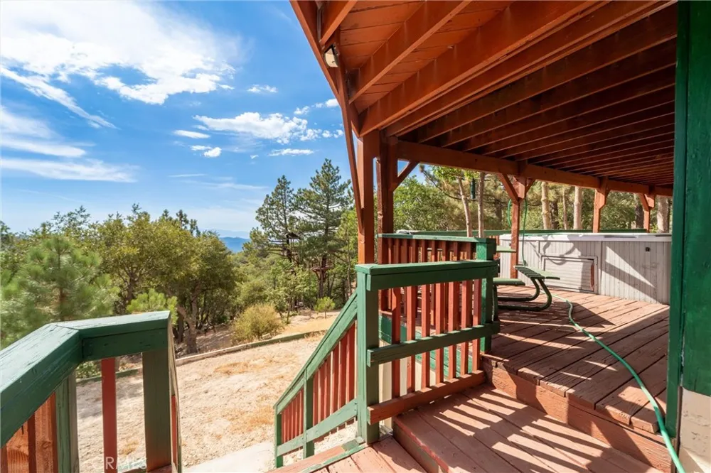 161 Trails End Green Valley Lake, CA 92314